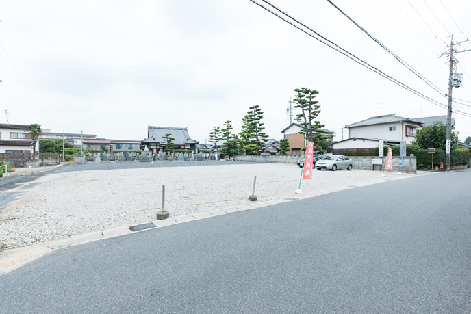 広い駐車場があります。