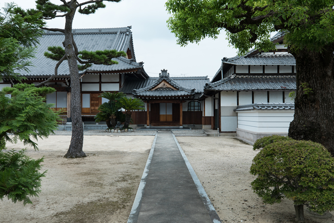 参道奥風景